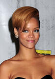th_97899_celebrity-paradise.com_Rihanna_Best_0117_123_121lo.jpg
