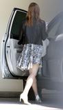 th_16325_Celebutopia-Jessica_Biel_out_running_errands_with_her_iPod_in_tow-14_122_148lo.JPG