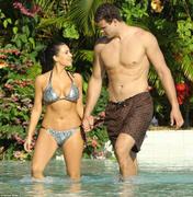 th_561138224_329331820_KimKardashianBikini1_122_181lo.jpg