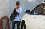 th_30424_Halle_Berry_visits_a_friend_in_the_Hollywood_Hills_04_122_221lo.jpg