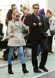 th_94636_Diane_Kruger_and_Joshua_Jackson_walking_and_holding_hands_in_SoHo129113_122_221lo.jpg