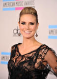 th_07795_celebrity_paradise.com_TheElder_HeidiKlum10_122_363lo.jpg