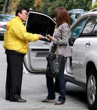 th_72013_Halle_Berry_2009-03-04_-_out_and_about_in_Los_Angeles_071_122_388lo.jpg