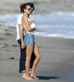 th_39381_celebrity_paradise.com_TheElder_AlessandraAmbrosio2011_05_29_ontheBeachinMalibu6_122_400lo.jpg