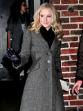 th_13078_KristenBell_Late_Show_With_Letterman_outside_45_122_425lo.jpg