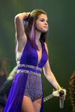 th_59628_Selena3_122_425lo.jpg