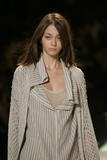 th_12913_md-lerage.com-ss05-rtw-paris-w-chalayan-012-2nbs28o0_122_47lo.jpg