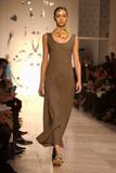 th_33729_md-lerage.com-ss04-rtw-paris-w-miyake-003-zrhwttbd_122_501lo.jpg