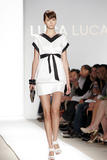 th_23930_md-fashionledge.com-ss07-rtw-newyork-w-luca-005-4z6jjzo1_122_53lo.jpg