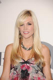 th_99625_celebrity_paradise.com_TheElder_TinsleyMortimer4_122_533lo.jpg