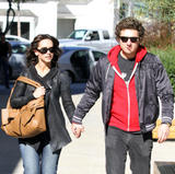 th_81492_celebrity_paradise.com_TheElder_JenniferLoveHewitt2010_12_01_ShoppingonSunsetPlazainWestHollywood14_122_556lo.jpg