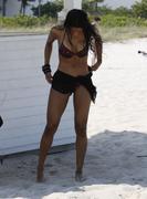 th_704548943_CiaraonthebeachinMiami14.5.2011_77_122_559lo.JPG