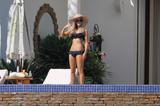 th_49855_celebrity_paradise.com_TheElder_KateBeckinsale2011_01_16_OnvacationinMexico13_122_74lo.jpg