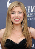 http://img256.imagevenue.com/loc9/th_29267_JennetteMcCurdy_46thAnnualAcademyOfCountryMusicAwardsApril32011_By_oTTo7_122_9lo.JPG
