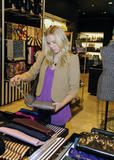 th_28012_KristenBell_shops_at_Henri_Bendel_35_122_96lo.jpg