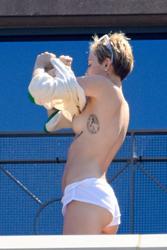 Miley Cyrus leaked nude pics t67q494njr