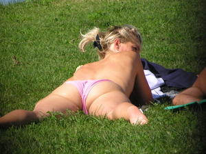 Spying MILF Pink Bikini In Park x10-o1lt7la51e.jpg