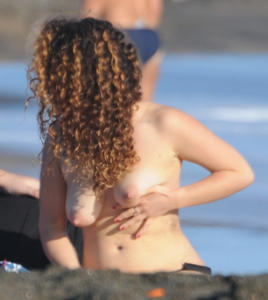 Topless-on-beach-spy--g4i1wm1yo2.jpg
