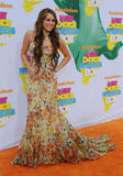 http://img256.imagevenue.com/loc400/th_21696_celebrity_paradise.com_TheElder_MileyCyrus54_122_400lo.jpg