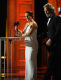 http://img256.imagevenue.com/loc403/th_01073_celebrity_paradise.com_TheElderNataliePortman_61_122_403lo.jpg