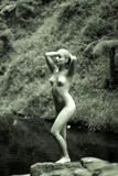 Loni W - "Alone" a11cgg3i07